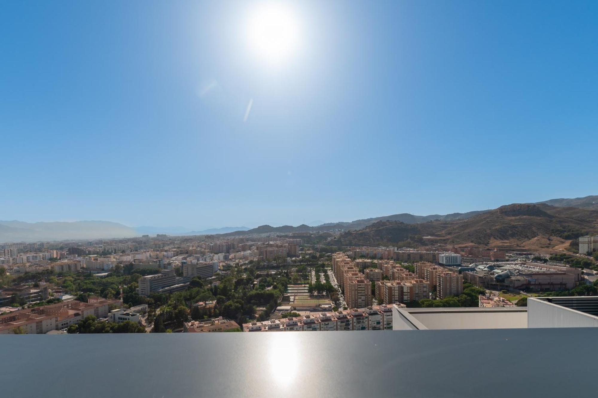 Xpce Urban 15 Skyline - Parking Free
